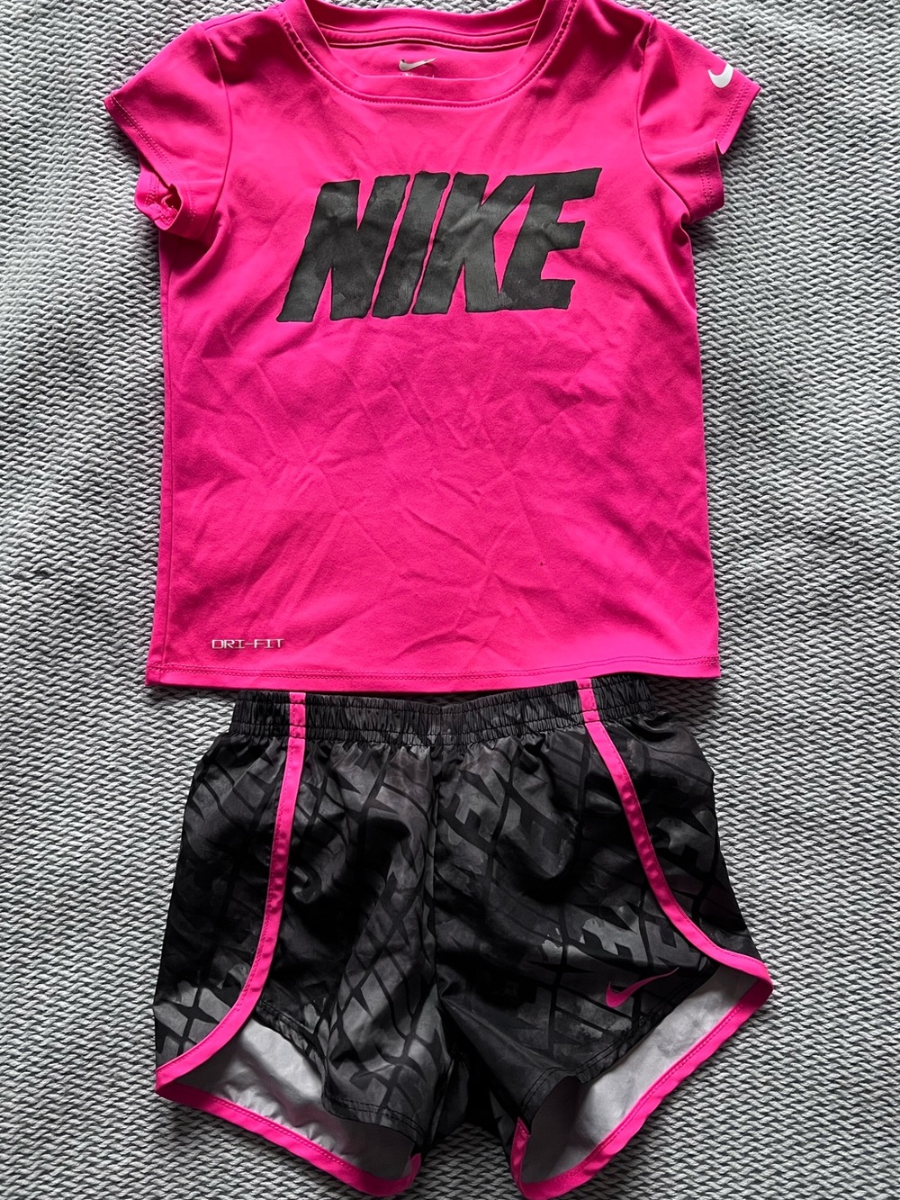Pink Nike Outfit